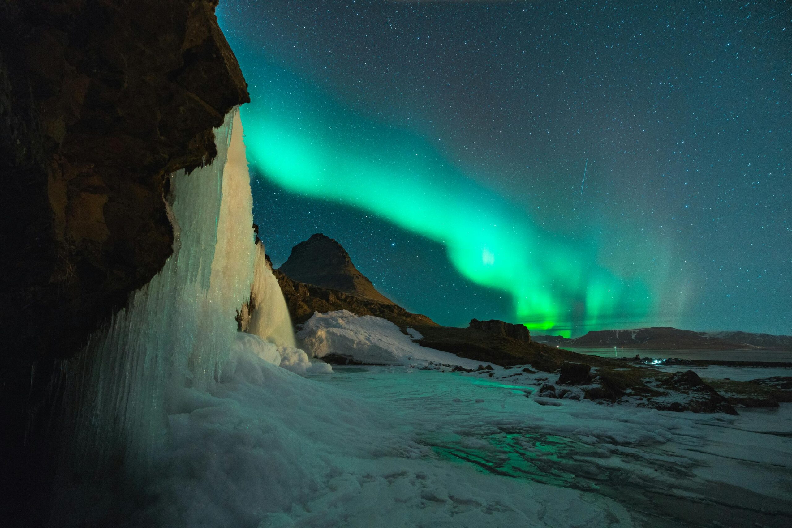 My Solo Trip to Iceland – A Story of Freedom, Nature & Northern Lights